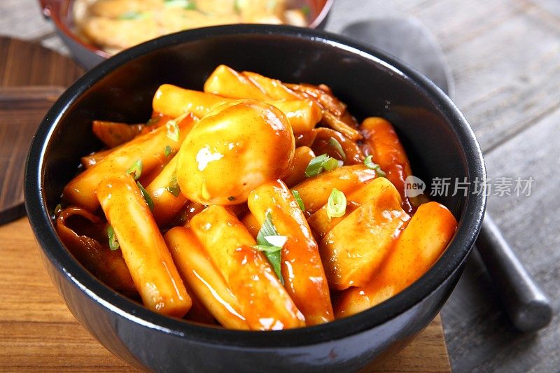 辛辣的Tteokbokki /韩国食物